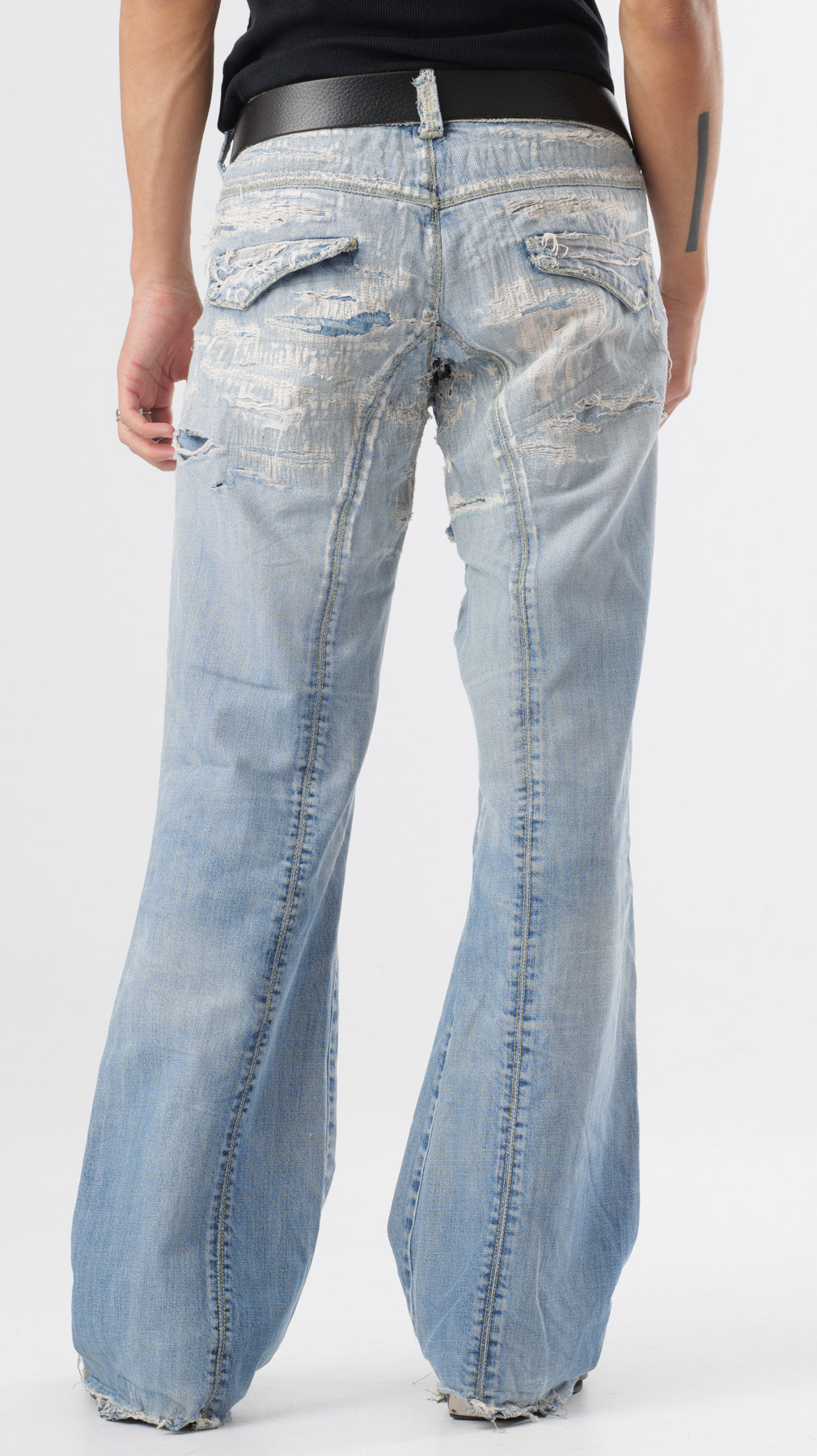 DISTRESSED 2000’s LOW WAIST BOOTCUT JEANS (w32)