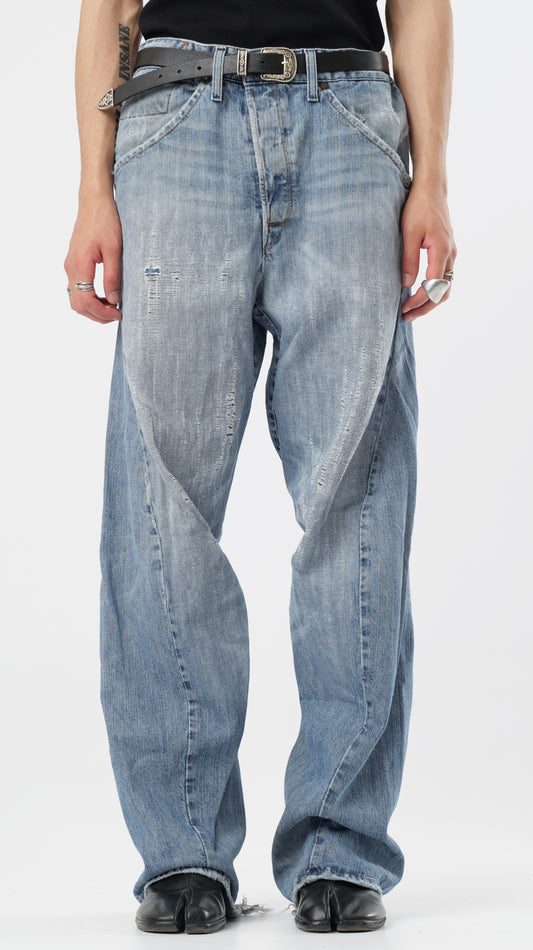 LEVI’S  ENGINEREED 1990s DISTRESSED JEANS